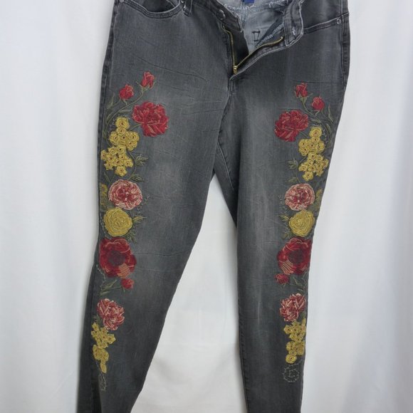 Bandolino Gray Denim Jeans Floral Embroidered  Lisbeth Curvy Skinny Ankle  Sz 10 - Picture 2 of 8